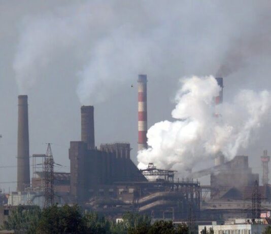 Екоцид триває: ні карантин, ні вибори не впливають на викиди запорізьких заводів