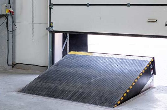 Доклевелери: зрівняльні та перевантажувальні платформи для ефективної роботи на складі