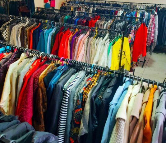 Куди здати старі речі у Запоріжжі