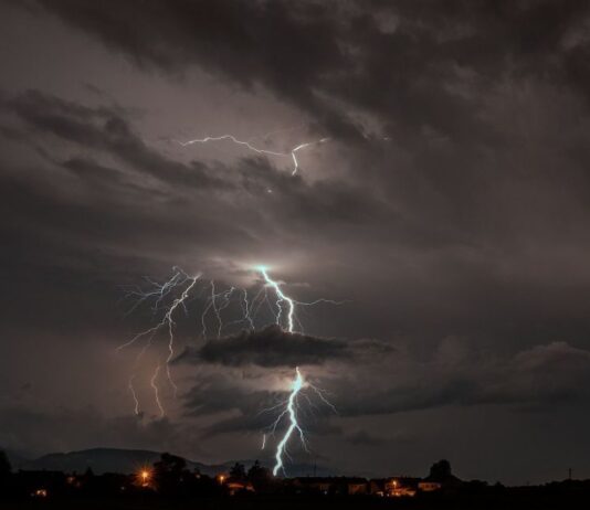 Як запоріжцям захистити себе та свою оселю від стихійних лих у місті: поради